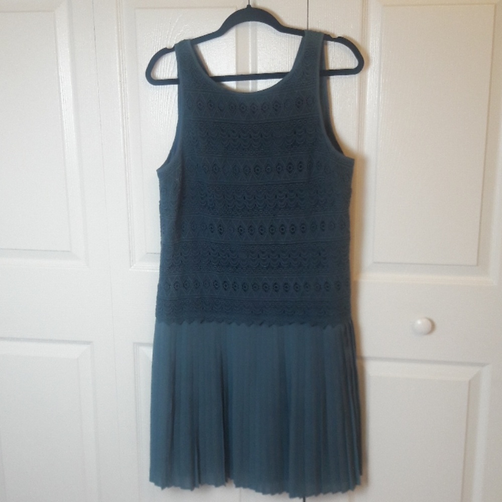 ANN Taylor <LOFT> drop waist pleat blue dress.